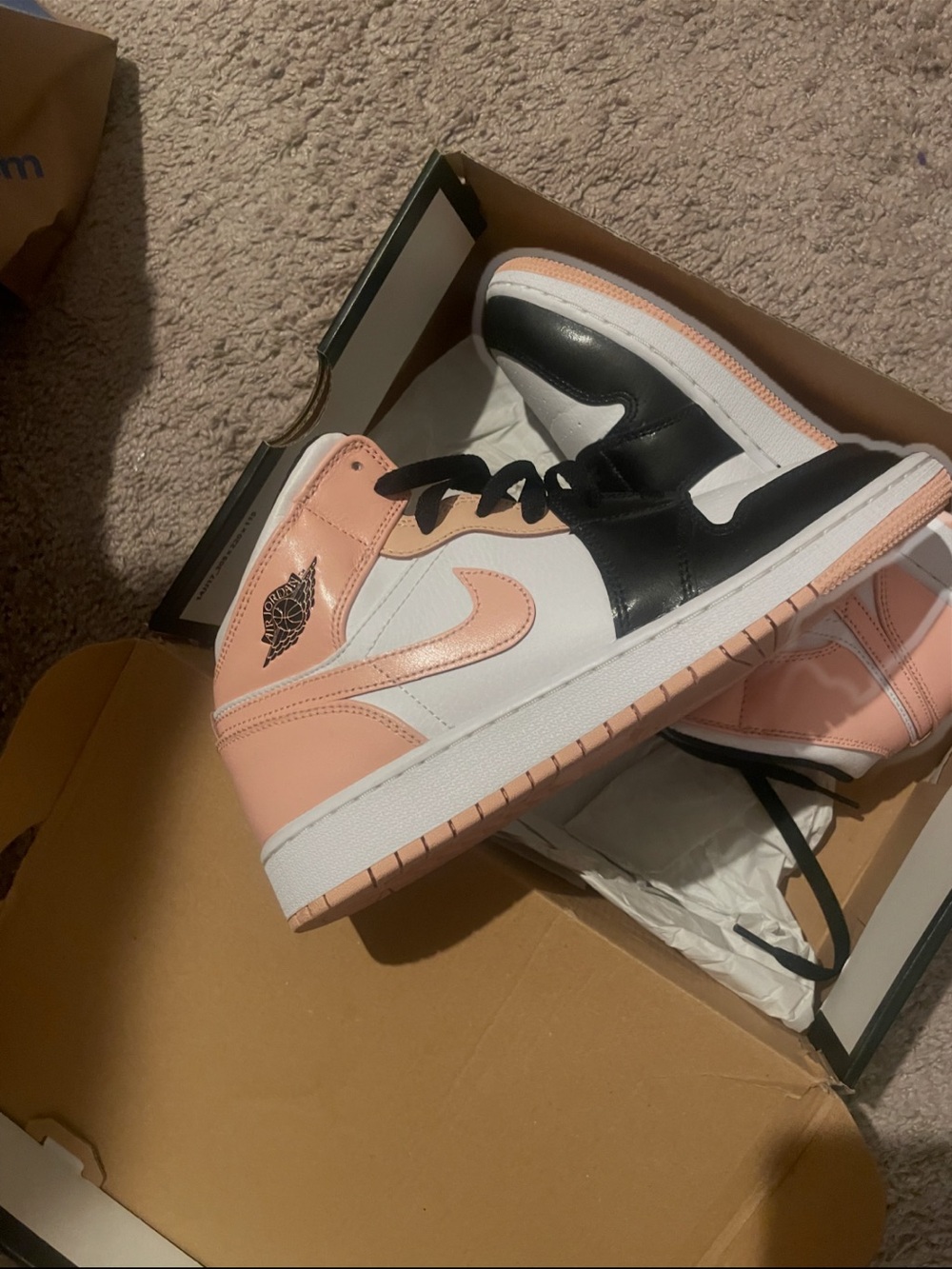 Jordan Air Jordan 1 Mid (GS) White/Arctic Orange/Black Box Label - Picture 4 of 4